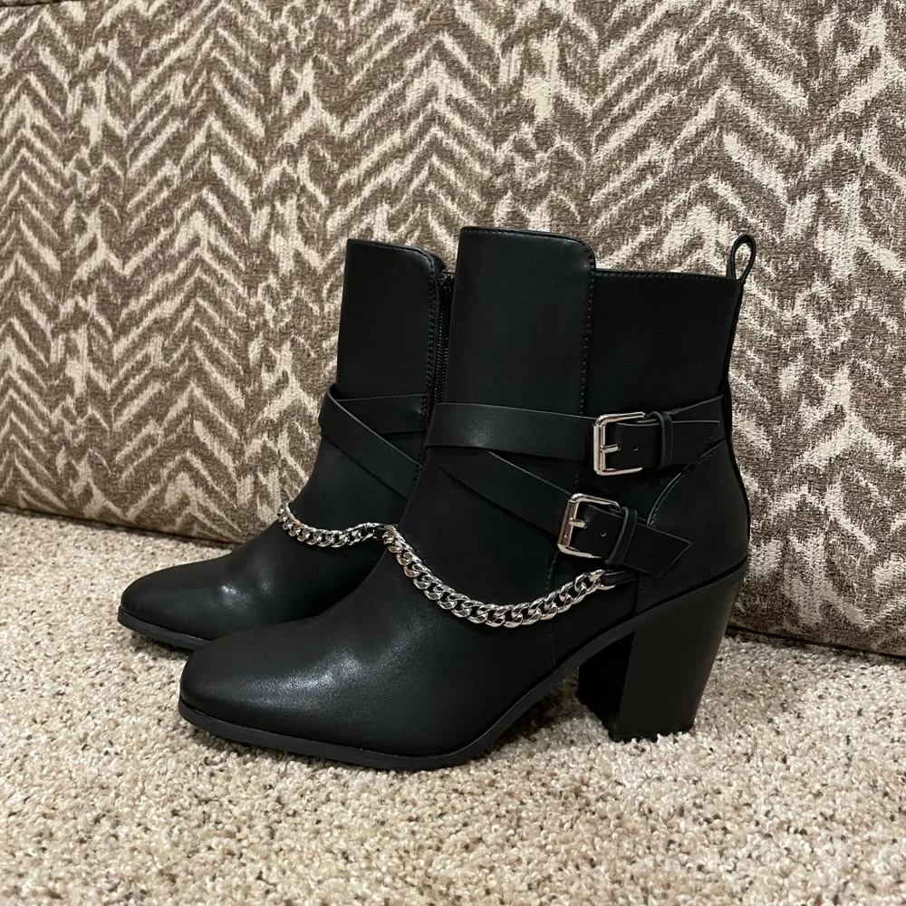 Dolce Vita square toe bootie black with chain padded sole 3” heel 9.5 Kodye - Picture 2 of 9